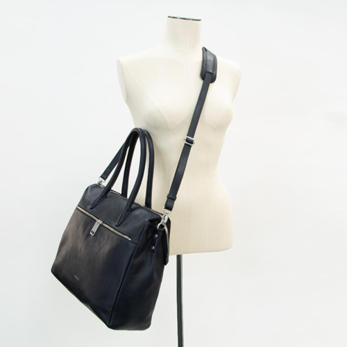 Gigi Fratelli Romance Business Groen
